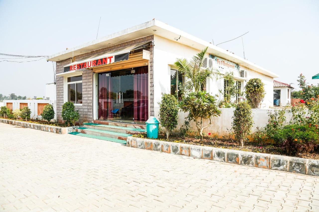 Oyo 23367 Farmsgreen Resort And Restaurant Orchha Exterior foto